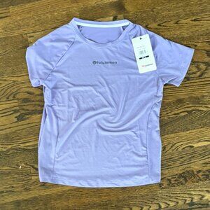 Lululemon T-shirt size(6)